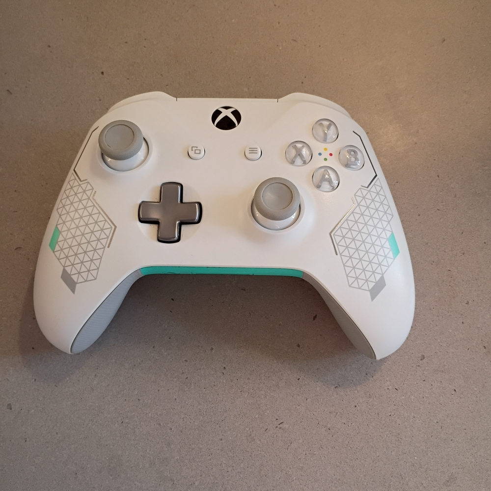  Xbox sport white controller